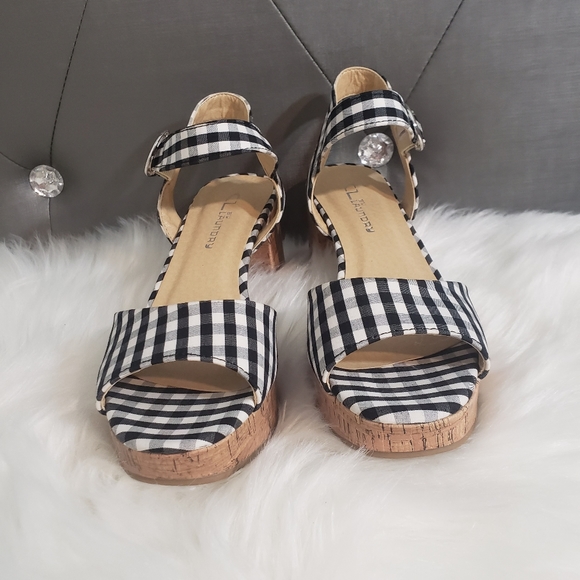 Chinese Laundry open toe slip on platform sandals - Picture 5 of 16